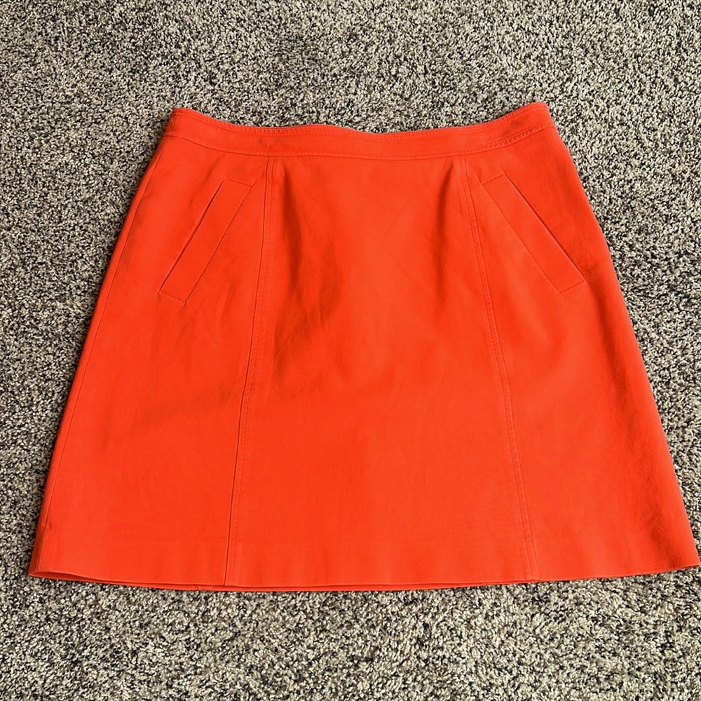 Ann Taylor size 12 lined pencil skirt. Front pockets, side zip